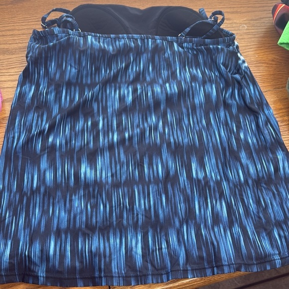 MiracleSuit (Swimwear) - Picture 3 of 6